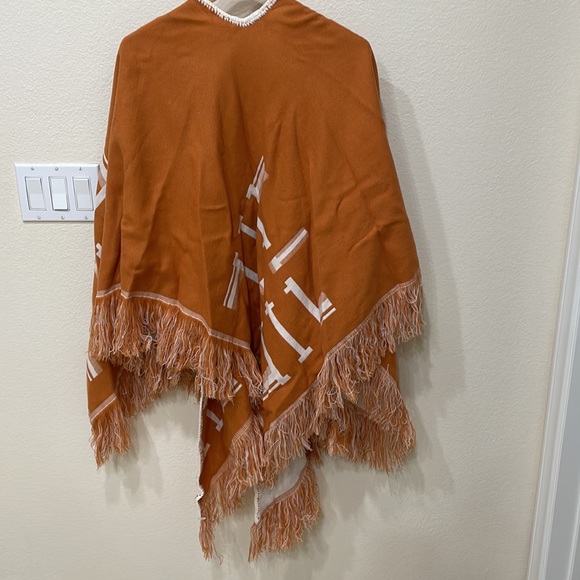 Gorgeous Tribal/Western? Y2K Design Vtg. 1990’s Cape Shawl Rust & Cream-Boho. - Picture 5 of 12